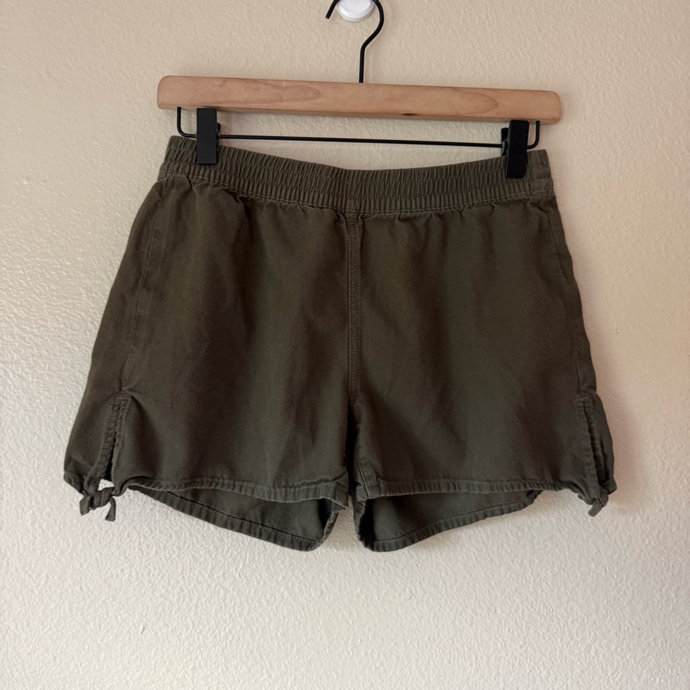 ❇️Madewell Olive Shorts 2 for $22❇️